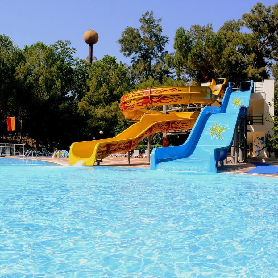 קמר Meder Resort Hotel מראה חיצוני תמונה