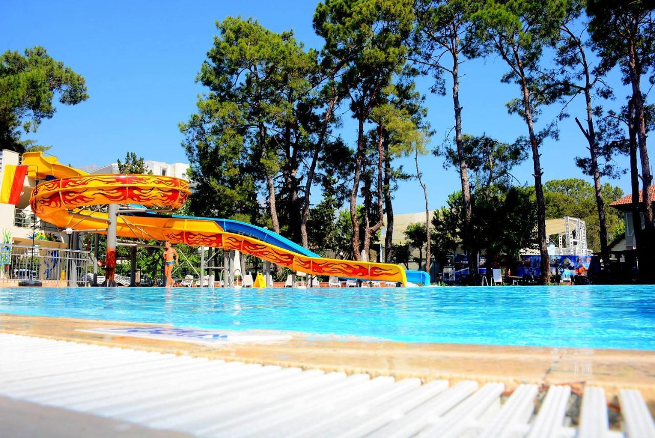 קמר Meder Resort Hotel מראה חיצוני תמונה