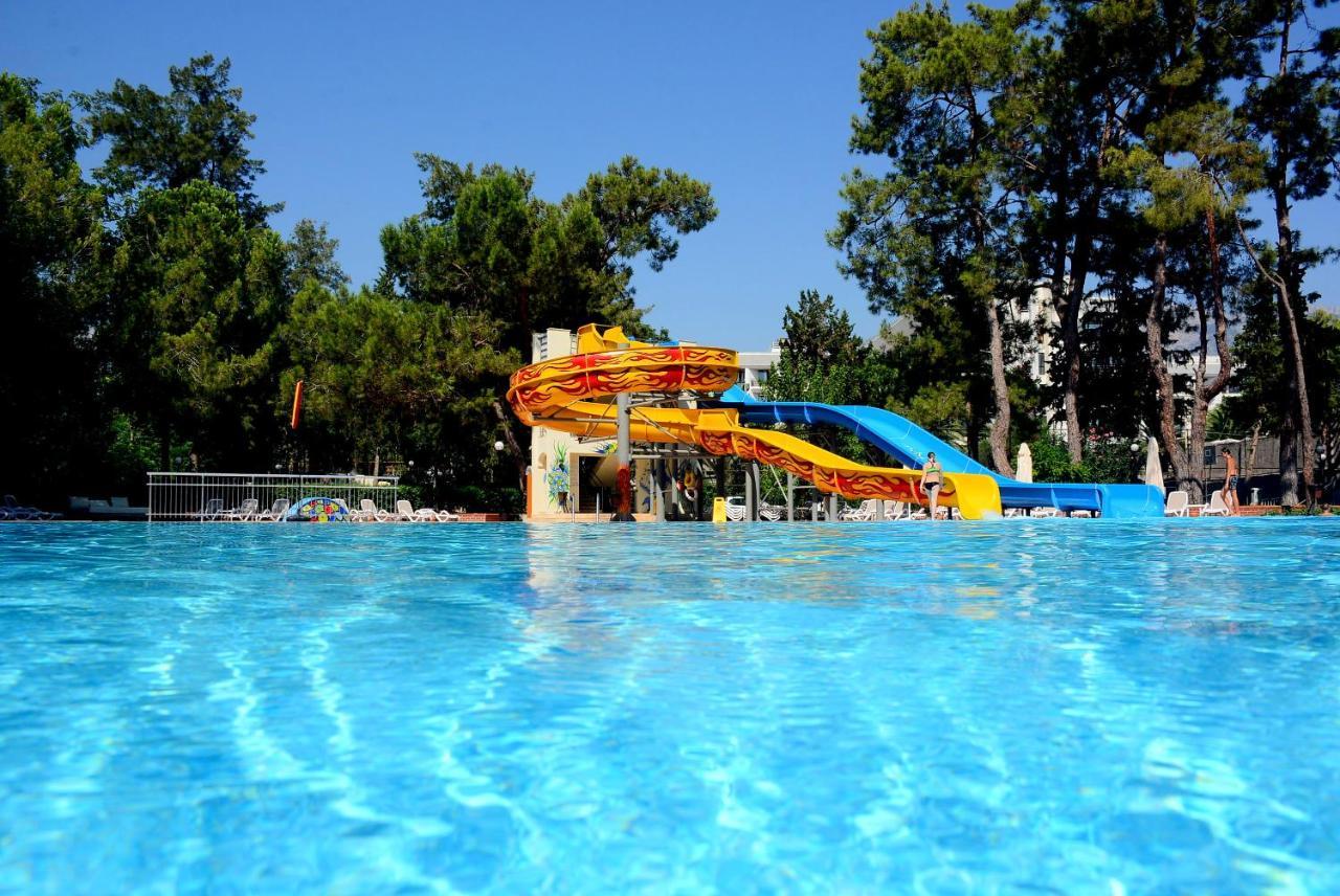 קמר Meder Resort Hotel מראה חיצוני תמונה