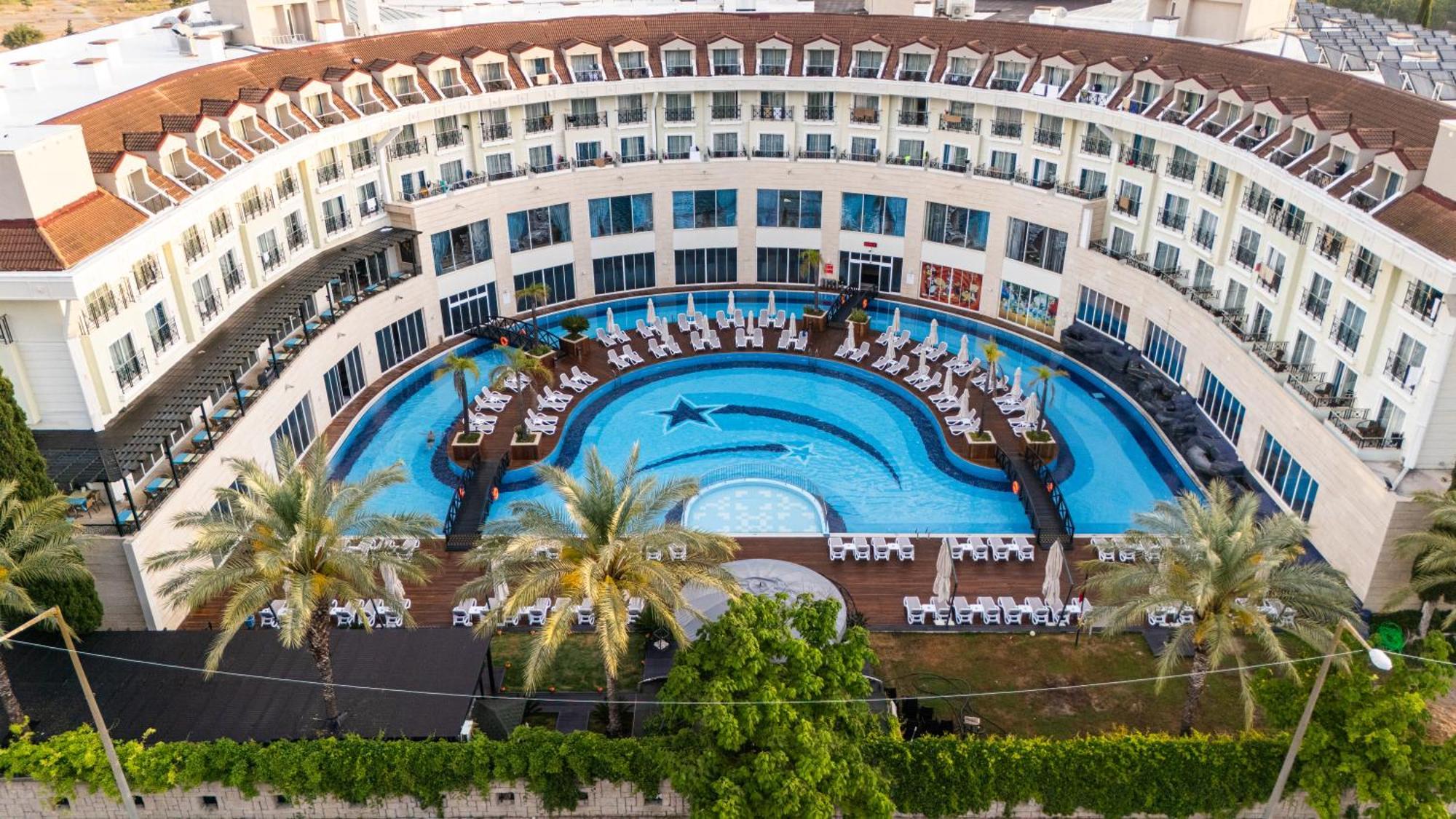 קמר Meder Resort Hotel מראה חיצוני תמונה
