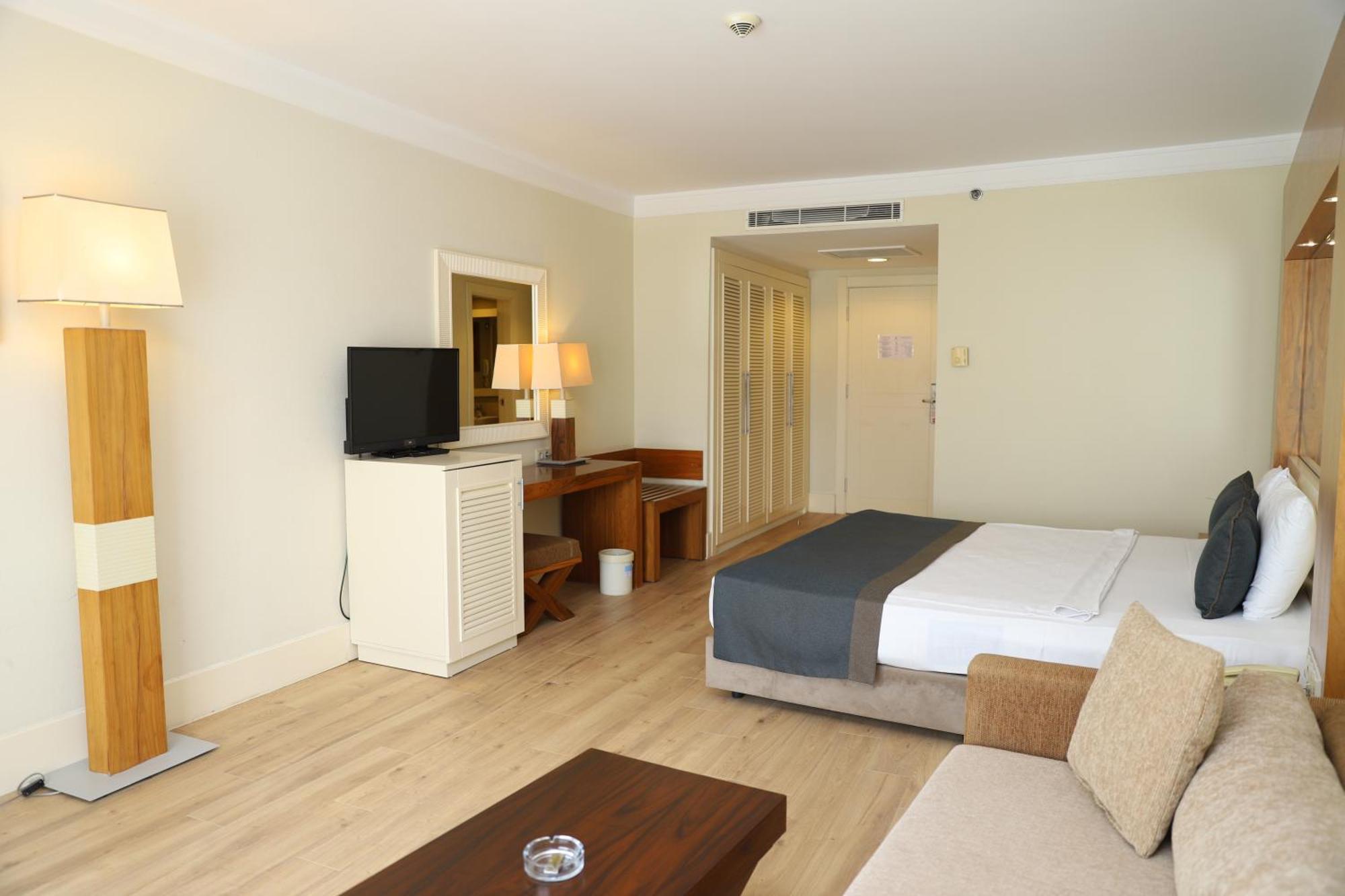 קמר Meder Resort Hotel מראה חיצוני תמונה