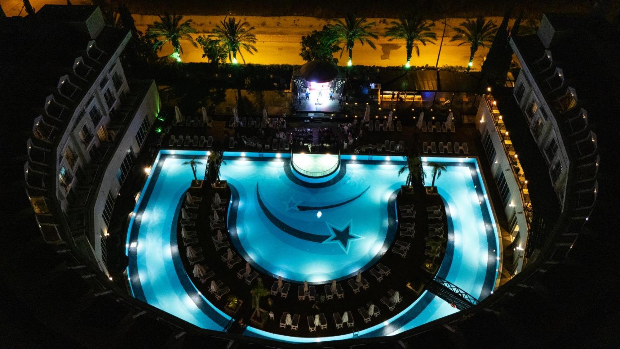 קמר Meder Resort Hotel מראה חיצוני תמונה