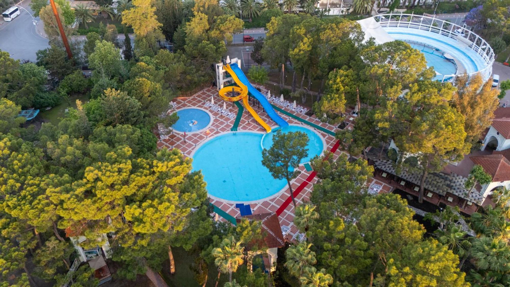 קמר Meder Resort Hotel מראה חיצוני תמונה