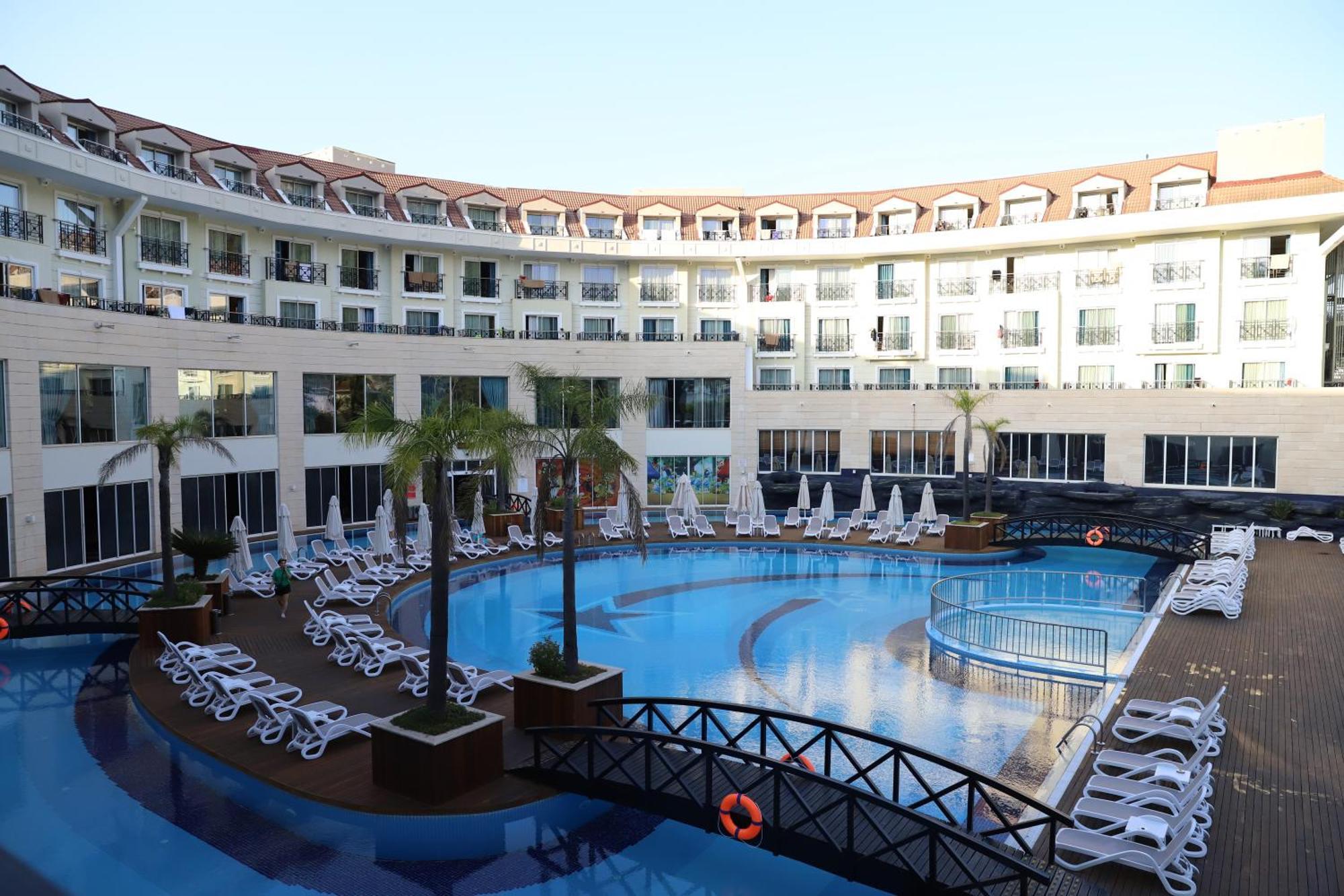 קמר Meder Resort Hotel מראה חיצוני תמונה